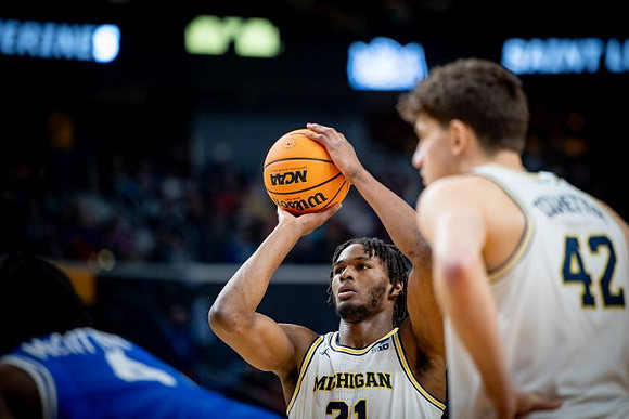 Morez Johnson Jr. (21) and Will Tschetter (42)