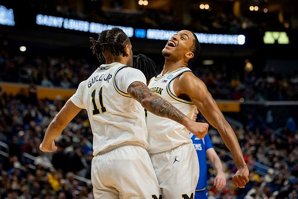 Roddy Gayle Jr. (11) and Nimari Burnett (4)