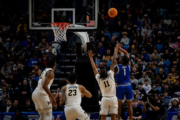 Morez Johnson Jr. (21), Yaxel Lendeborg (23), and Roddy Gayle Jr. (11)