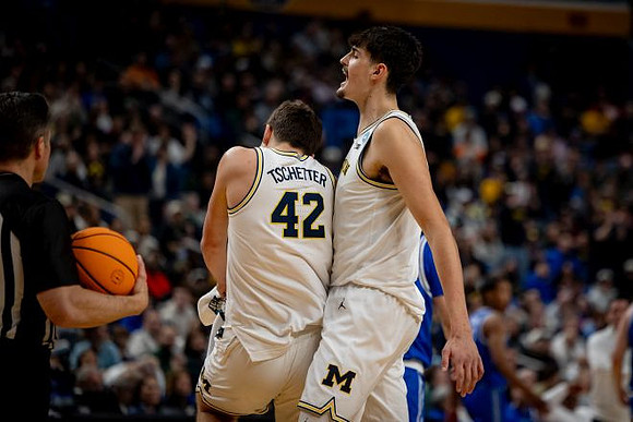 Will Tschetter (42) and Aday Mara (15)
