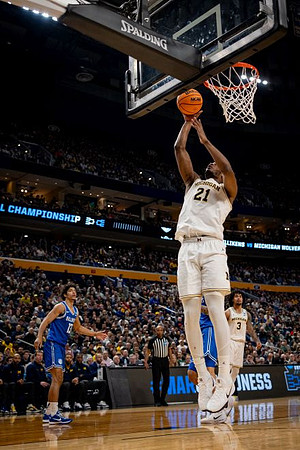 Morez Johnson Jr. (21) and Elliot Cadeau (3)