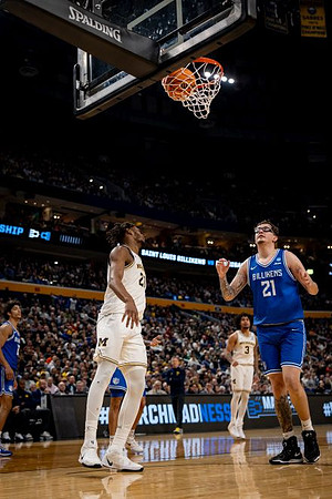 Morez Johnson Jr. (21) and Elliot Cadeau (3)