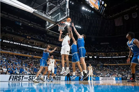 Nimari Burnett (4), Yaxel Lendeborg (23), and Elliot Cadeau (3)
