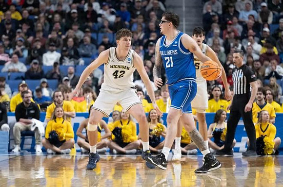 Will Tschetter (42) and Aday Mara (15)