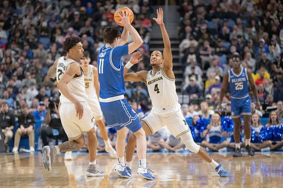 Yaxel Lendeborg (23), Aday Mara (15), and Nimari Burnett (4)