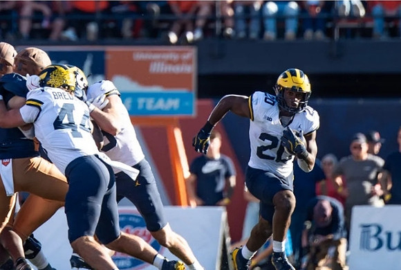 Max Bredeson (44) and Kalel Mullings (20)