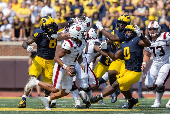 Derrick Moore (8) and Josaiah Stewart (0)