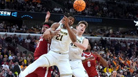 Morez Johnson Jr. (21) and Will Tschetter (42)