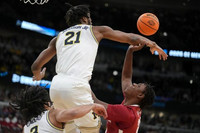 Morez Johnson Jr. (21) and Elliot Cadeau (3)