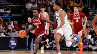 Aday Mara (15) and Nimari Burnett (4)