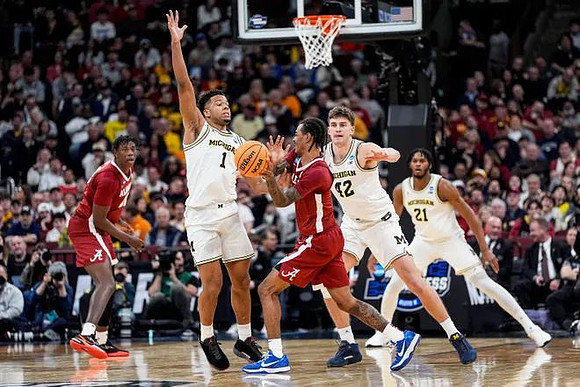 Trey McKenney (1), Will Tschetter (42), and Morez Johnson Jr. (21)