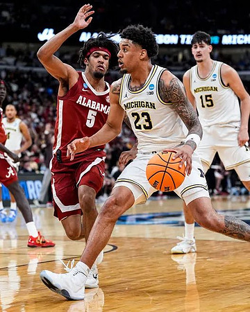 Nimari Burnett (4), Yaxel Lendeborg (23), and Aday Mara (15)