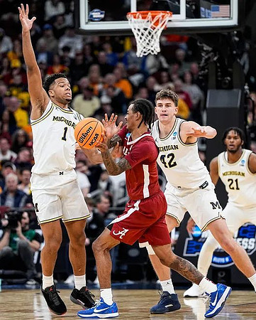 Trey McKenney (1), Will Tschetter (42), and Morez Johnson Jr. (21)