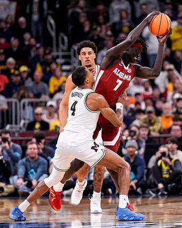 Yaxel Lendeborg (23) and Nimari Burnett (4)
