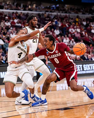 Elliot Cadeau (3) and Morez Johnson Jr. (21)