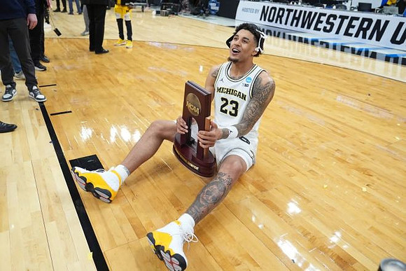 Yaxel Lendeborg (23) and Midwest Regional Championship Trophy