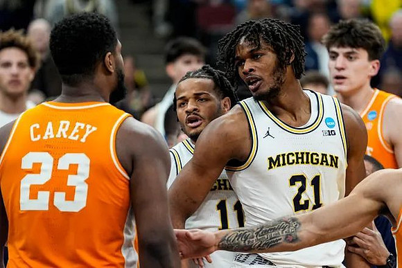 Roddy Gayle Jr. (11) and Morez Johnson Jr. (21)