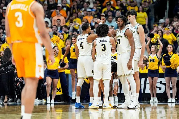 Nimari Burnett (4), Elliot Cadeau (3), Morez Johnson Jr. (21), and Aday Mara (15)