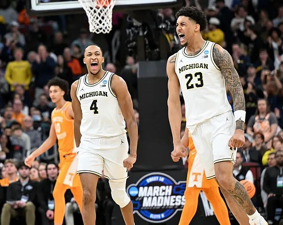 Nimari Burnett (4) and Yaxel Lendeborg (23)