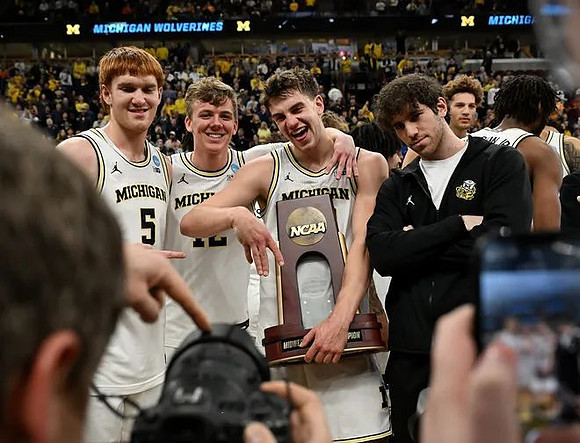 Oscar Goodman (5), Charlie May (12), Will Tschetter (42), Harrison Hochberg (1), and Midwest Regional Championship Trophy