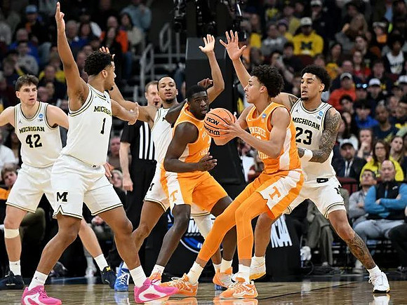 Will Tschetter (42), Trey McKenney (1), Nimari Burnett (4), and Yaxel Lendeborg (23)
