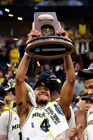 Nimari Burnett (4), Michigan Team, and Midwest Regional Championship Trophy