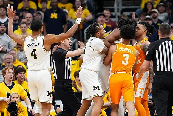 Nimari Burnett (4), Roddy Gayle Jr. (11), and Morez Johnson Jr. (21)