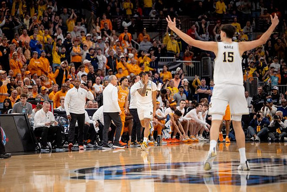 Tennessee Head Coach Rick Barnes, Roddy Gayle Jr. (11), and Aday Mara (15)