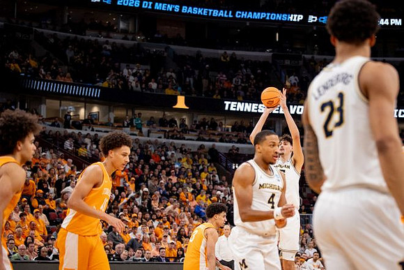 Nimari Burnett (4), Aday Mara (15), and Yaxel Lendeborg (23)