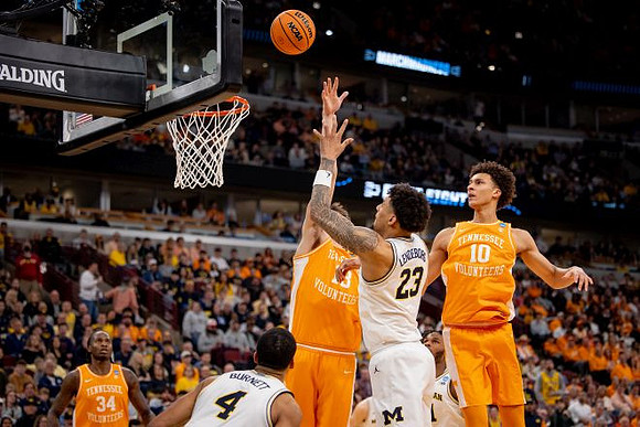 Nimari Burnett (4) and Yaxel Lendeborg (23)