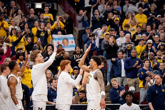 Yaxel Lendeborg (23) and Michigan Team
