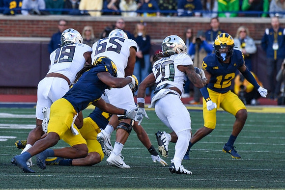 Jaishawn Barham (1) and Aamir Hall (12)