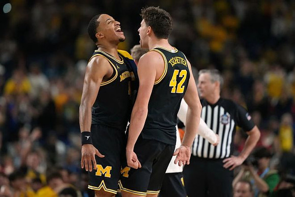 Nimari Burnett (4) and Will Tschetter (42)
