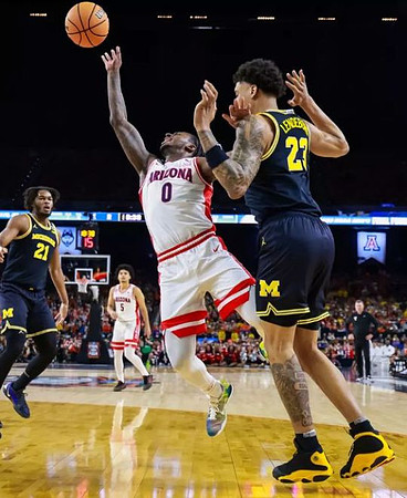 Morez Johnson Jr. (21) and Yaxel Lendeborg (23)