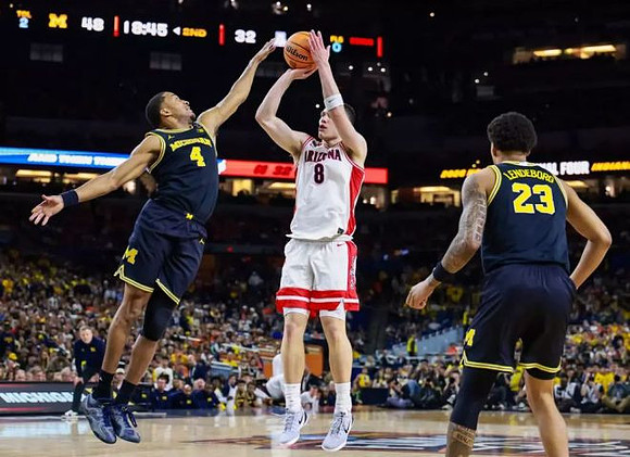 Nimari Burnett (4), Yaxel Lendeborg (23), and Dusty May