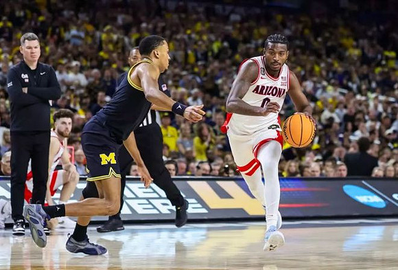 Arizona Head Coach Tommy Lloyd and Nimari Burnett (4)