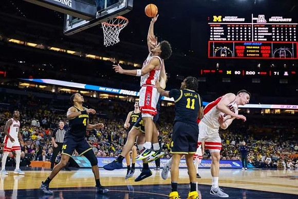 Nimari Burnett (4), Aday Mara (15), and Roddy Gayle Jr. (11)