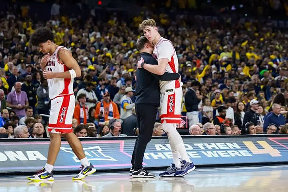 Arizona Head Coach Tommy Lloyd