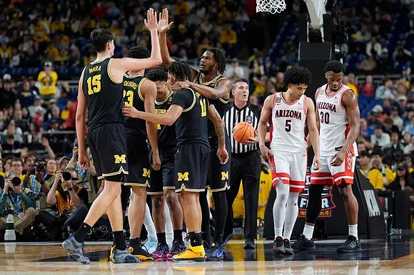 Aday Mara (15), Yaxel Lendeborg (23), Roddy Gayle Jr. (11), and Morez Johnson Jr. (21)