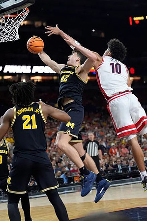 Morez Johnson Jr. (21) and Will Tschetter (42)