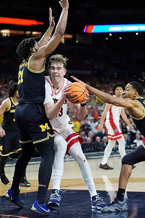 Elliot Cadeau (3), Nimari Burnett (4), and Morez Johnson Jr. (21)