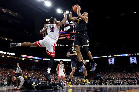 Elliot Cadeau (3), Morez Johnson Jr. (21), and Nimari Burnett (4)