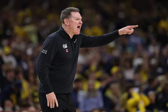 Arizona Head Coach Tommy Lloyd