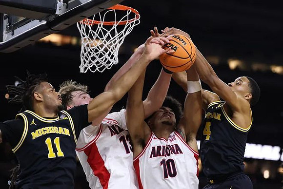 Roddy Gayle Jr. (11) and Nimari Burnett (4)
