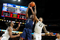 Morez Johnson Jr. (21) and Yaxel Lendeborg (23)