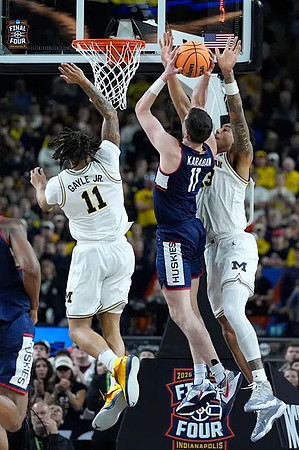 Roddy Gayle Jr. (11) and Yaxel Lendeborg (23)