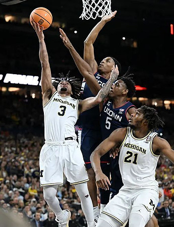 Elliot Cadeau (3) and Morez Johnson Jr. (21)