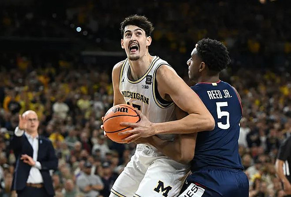 Connecticut Head Coach Dan Hurley and Aday Mara (15)