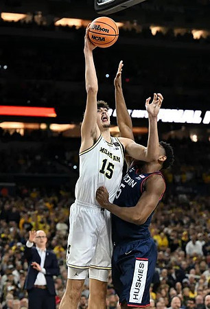 Connecticut Head Coach Dan Hurley and Aday Mara (15)