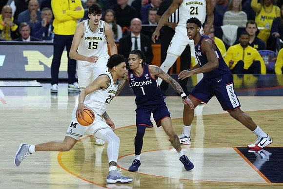 Aday Mara (15), Yaxel Lendeborg (23), and Morez Johnson Jr. (21)